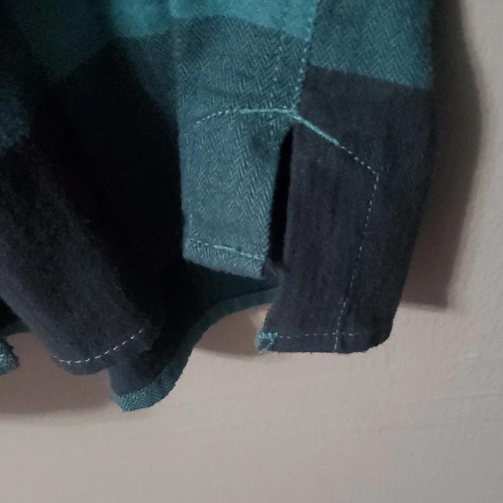 Carhartt Green and Black Checkered Shirt - Picture 4 of 5